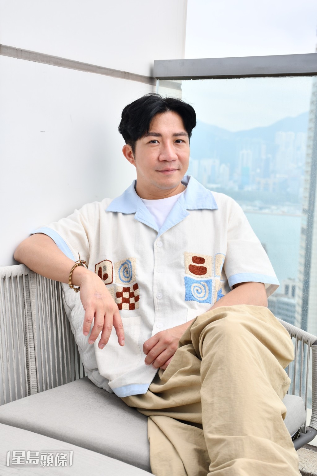 他的下一步是製作4首歌曲,並直接以EP形式推出。
