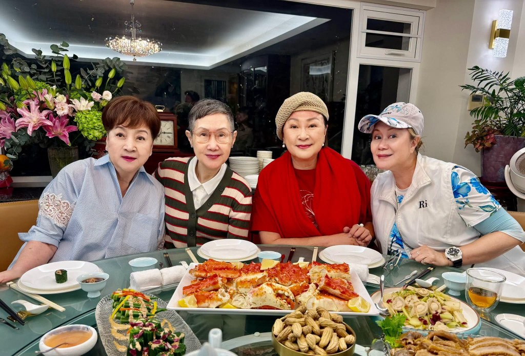 林建明日前曾與黃淑儀、李琳琳及甄珍等好友聚會。