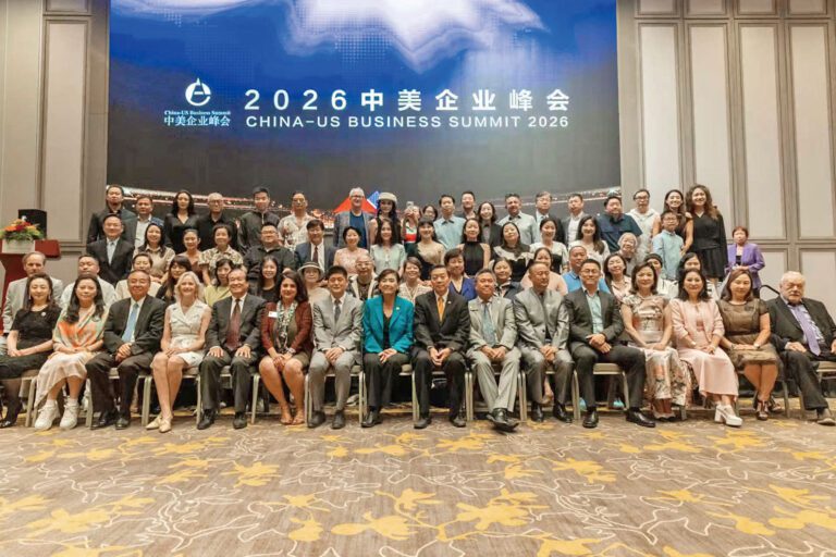 第十五屆中美企業峰會嘉賓大合照。 主辦方提供