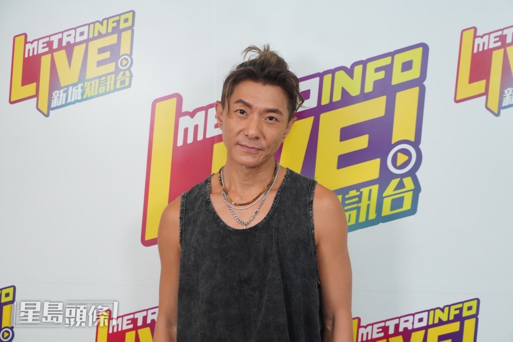 周國賢曾嘗試以AI輔助音樂創作,但認為成品過於完美。