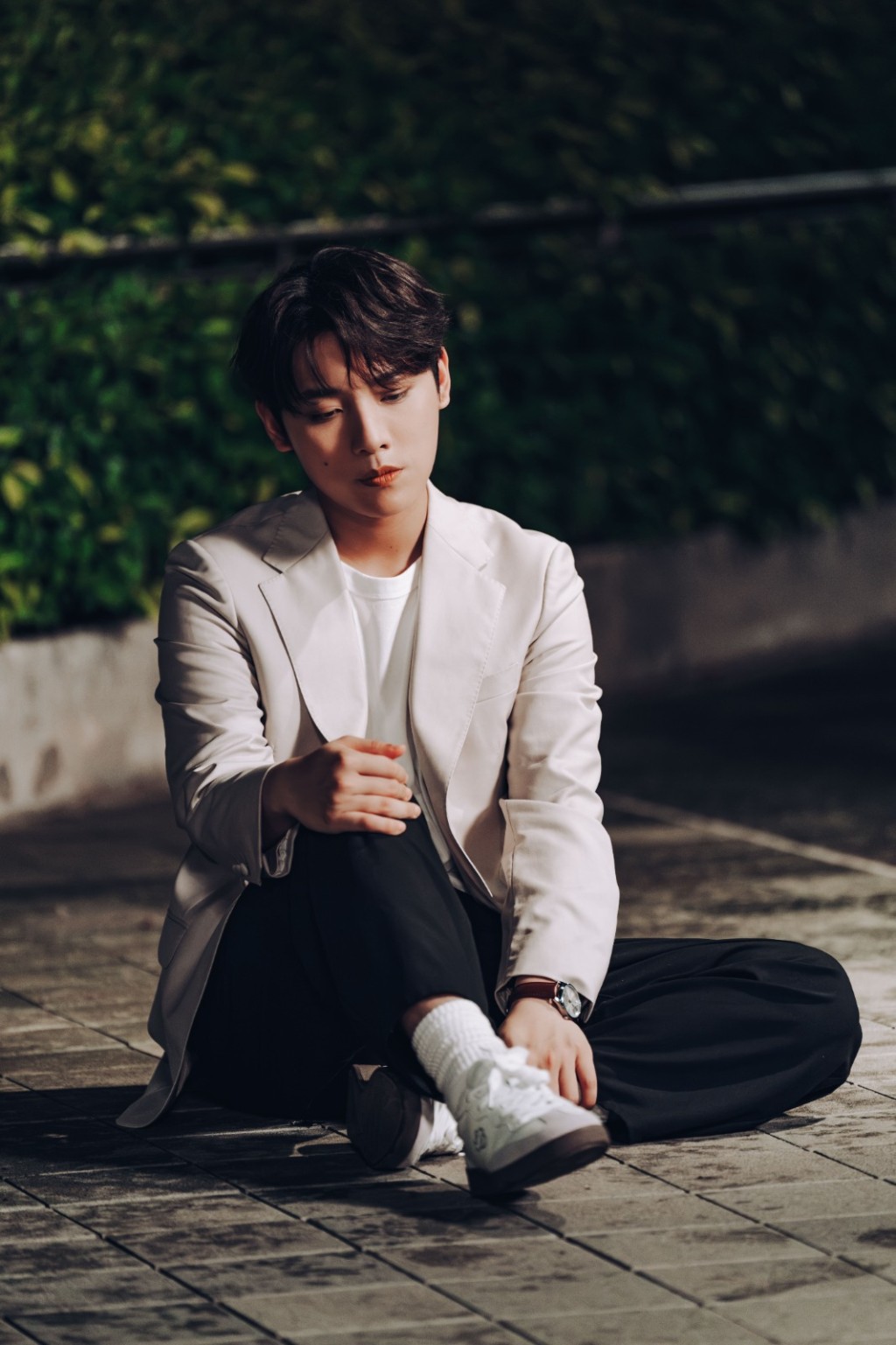 曾傲棐在首個演唱會前推出新歌《愛與(不)被愛》,並選擇降Key錄製,希望樂迷能更清楚聽到他的聲音。