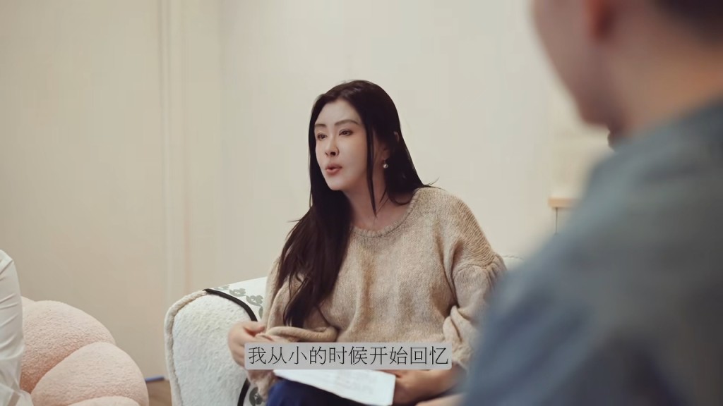 王祖賢的媽媽懷有明星夢,因此帶女兒四處試鏡。