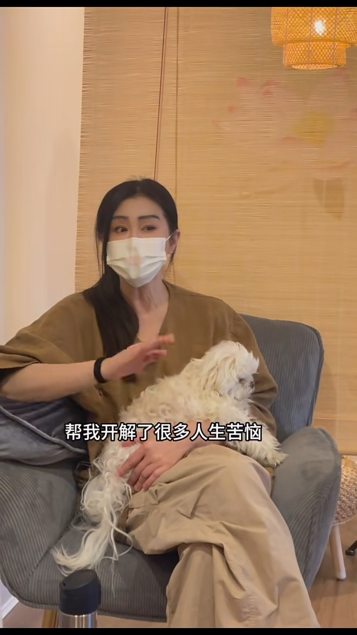 王祖賢在加拿大開設了艾灸館。