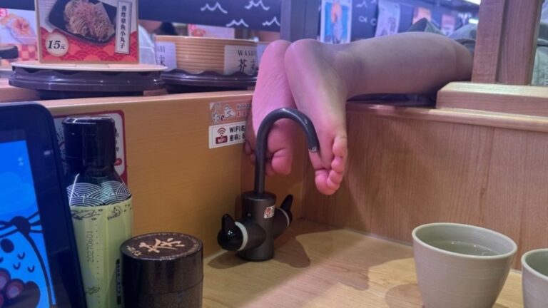廣州壽司郎分店見孩童腳踩餐桌水龍頭 店方即時處理並加強消毒