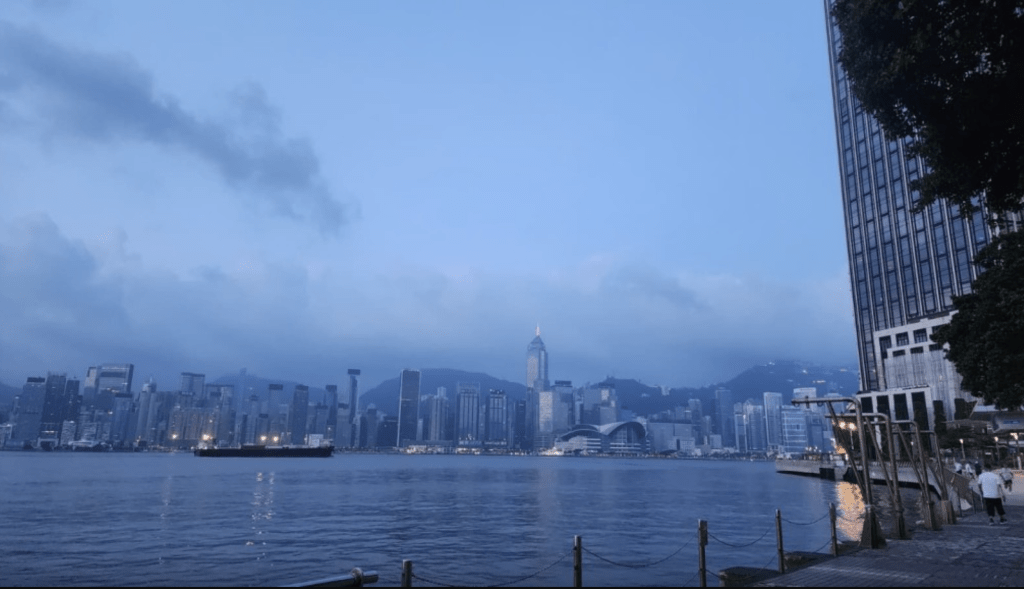 天文台凌晨發出黃色暴雨警告 廣泛地區雨勢持續