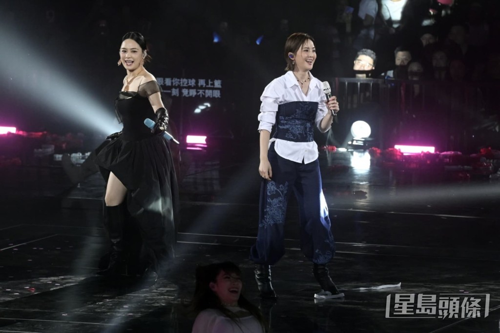 Twins再度合體同台演出。