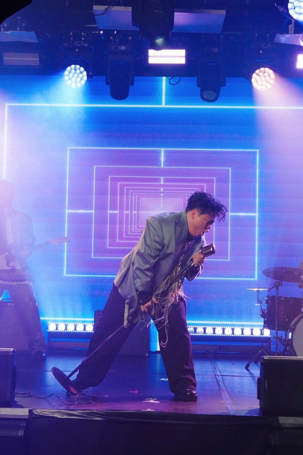肥仔在新歌《錯》中,首次挑戰搖滾Band Sound風格。