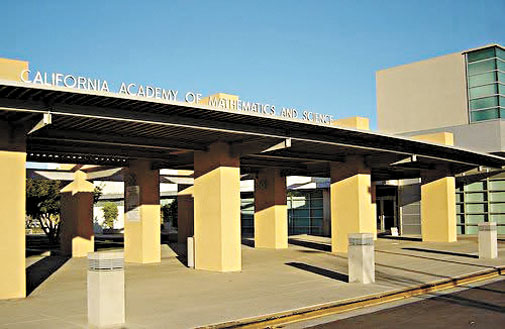 加州數學及科學學院（California Academy of Mathematics & Science）。學校臉書