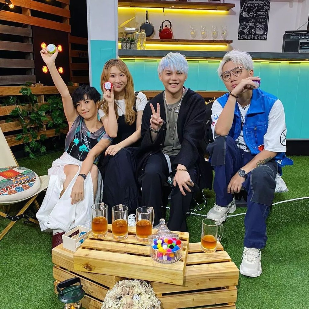 在《造星III》之後,CY為ViuTV主持節目《囝囝女女730》,藉此提升了個人的口才與表達能力。