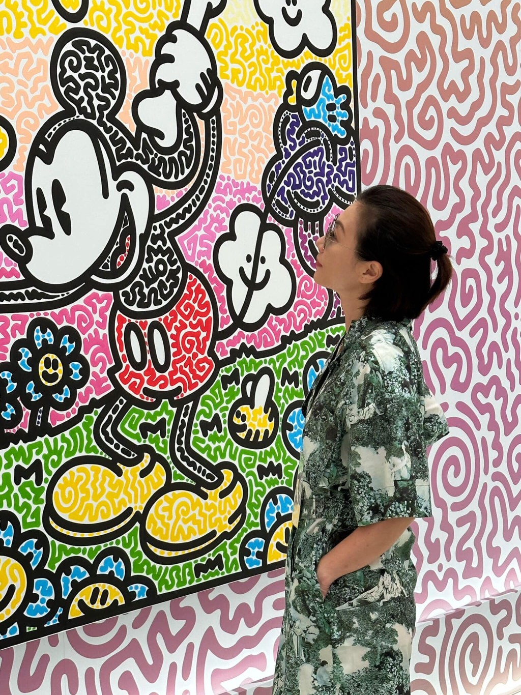 張可頤特別喜歡欣賞畫作。