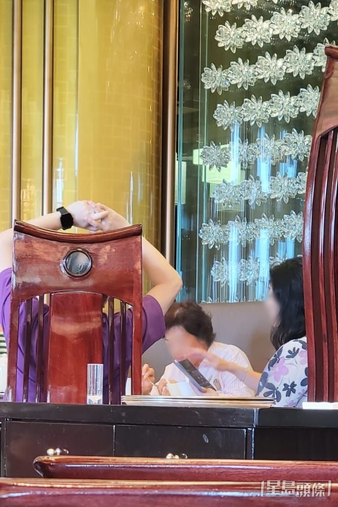 張可頤早前曾與長輩到酒店用餐。