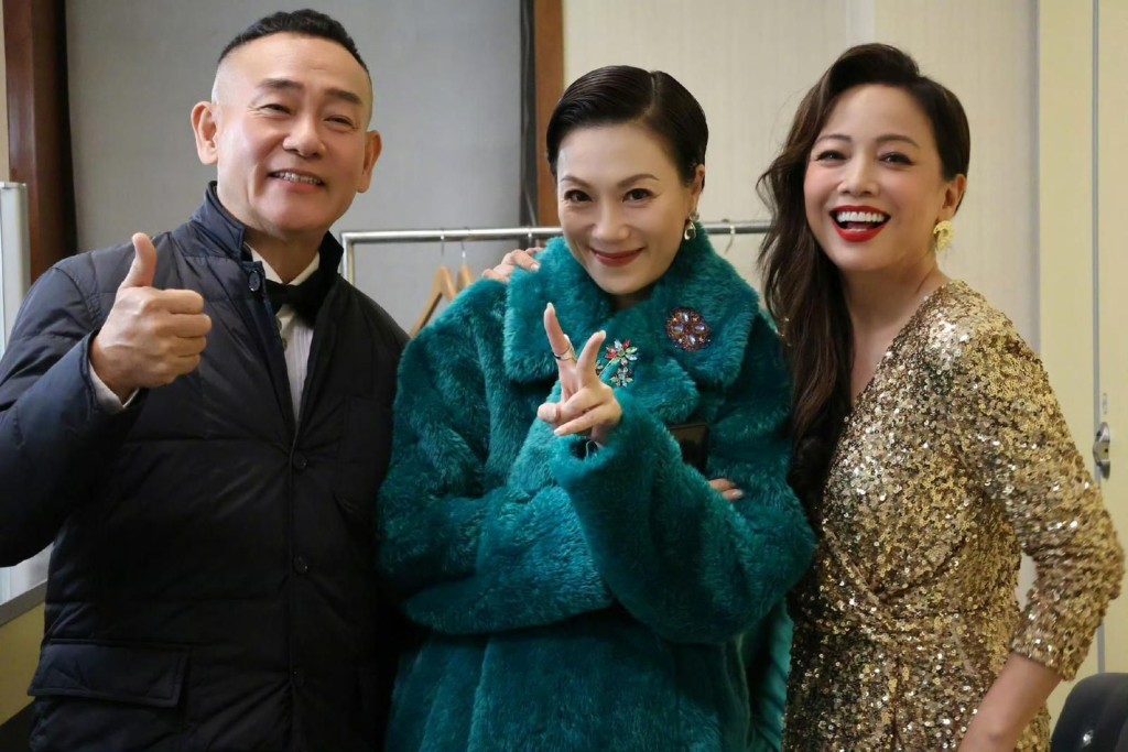 張可頤出席《2024微博視界大會》及與《金枝慾孽》班底重聚時,以透視裝配綠色毛衣的造型亮相,顯得高貴大方。