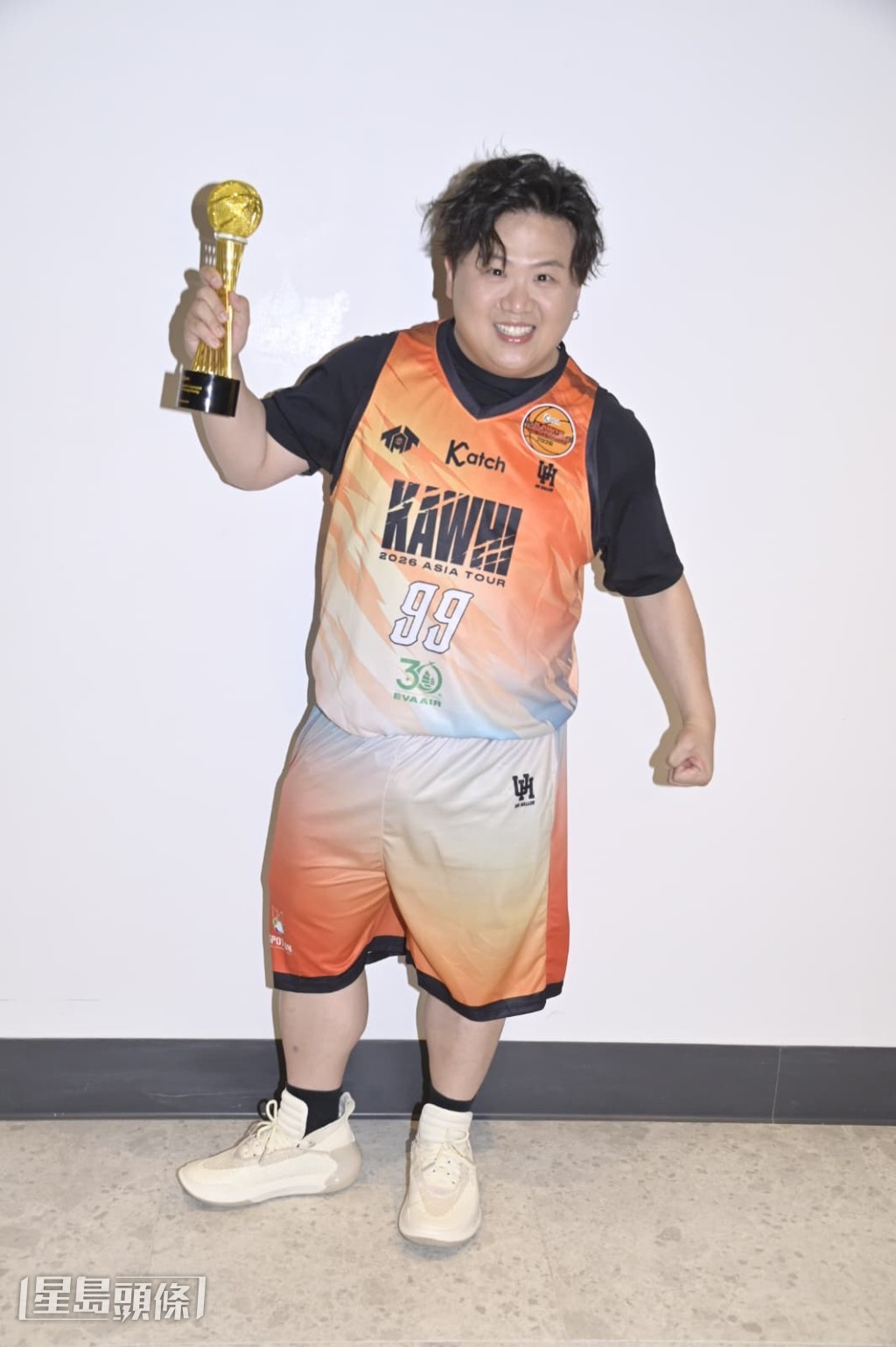 肥仔解釋那個動作是「神來之筆」,為了塑造屋邨少年的形象,覺得內褲卡住自然會想調整一下。
