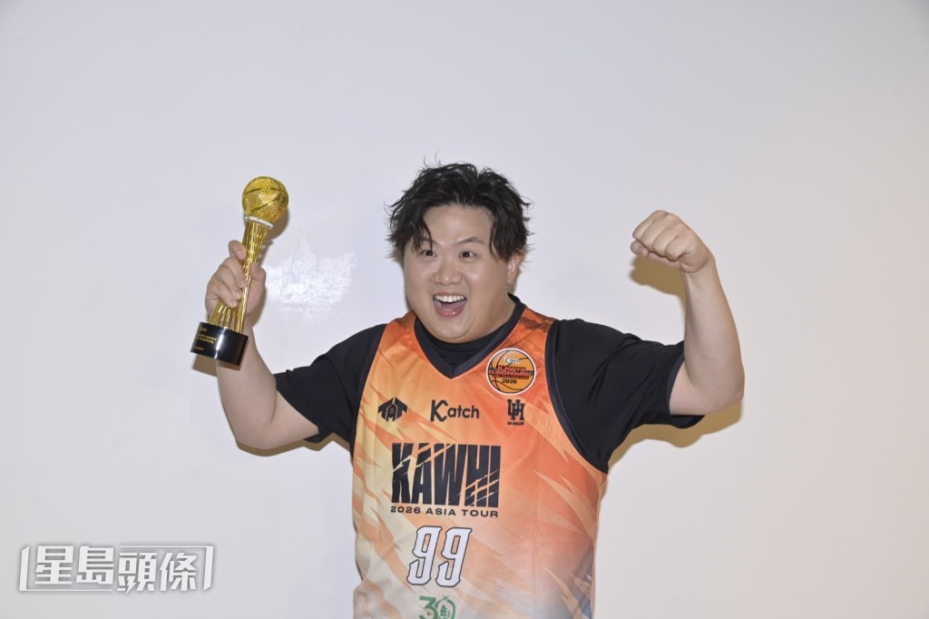 被提議在大結局時現場重演扯底褲動作,肥仔笑著表示可以,覺得是小事一樁。