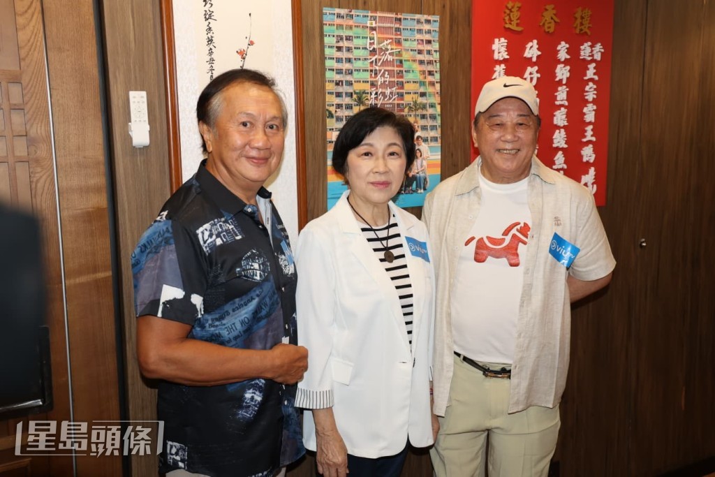 夏雨、郭鋒及吳浣儀現身尖沙咀,出席ViuTV熱播劇《日落下的彩虹》的劇組晚宴。