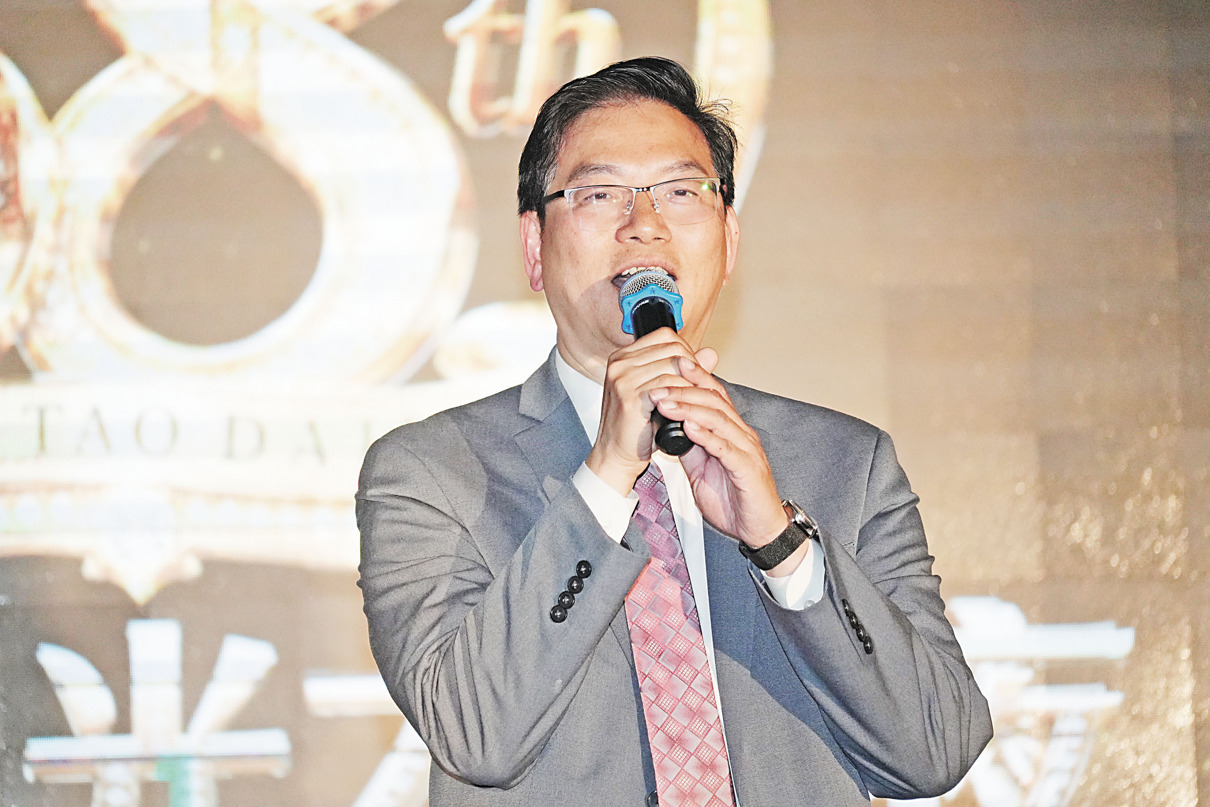 星島日報美西版社長兼總編輯梁建鋒致辭。記者黃偉江攝