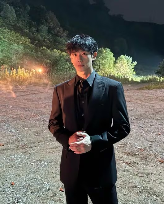 丁海寅在訪問取消後,透過上載《我的荒糖戀愛》花絮照持續宣傳。
