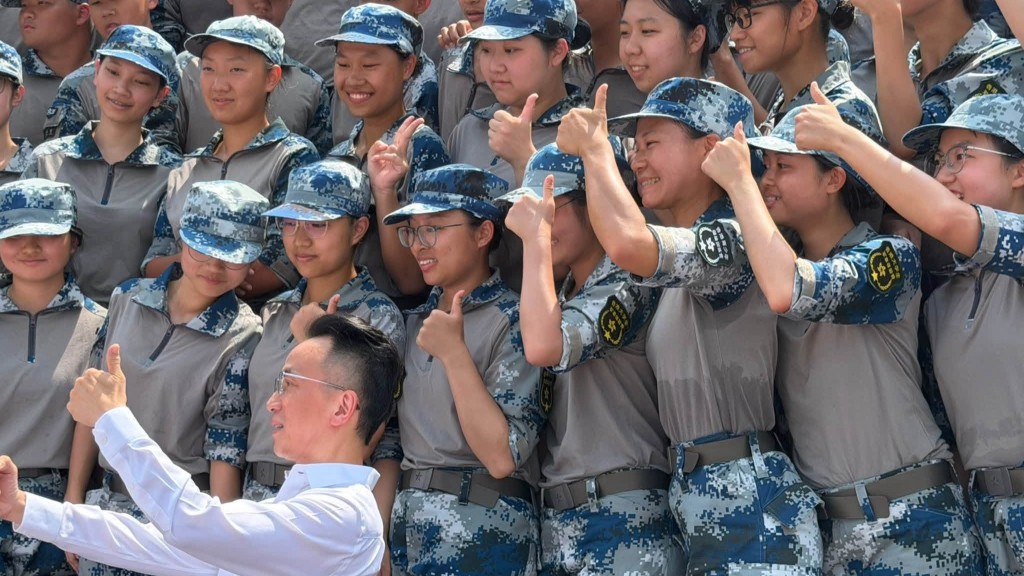 駐港部隊軍事夏令營結業 學員磨練意志勇擔時代責任
