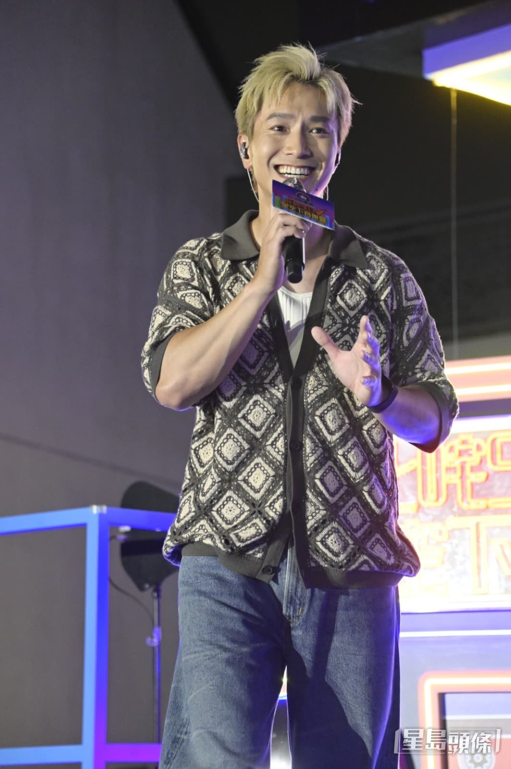 他笑言忘記部分歌詞，是為了避免被誤會為對嘴演出。