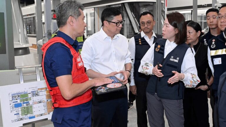 新皇崗口岸港方口岸區完成兩次大型測試 鄧炳強：整體暢順 將優化指示牌及交匯處管理