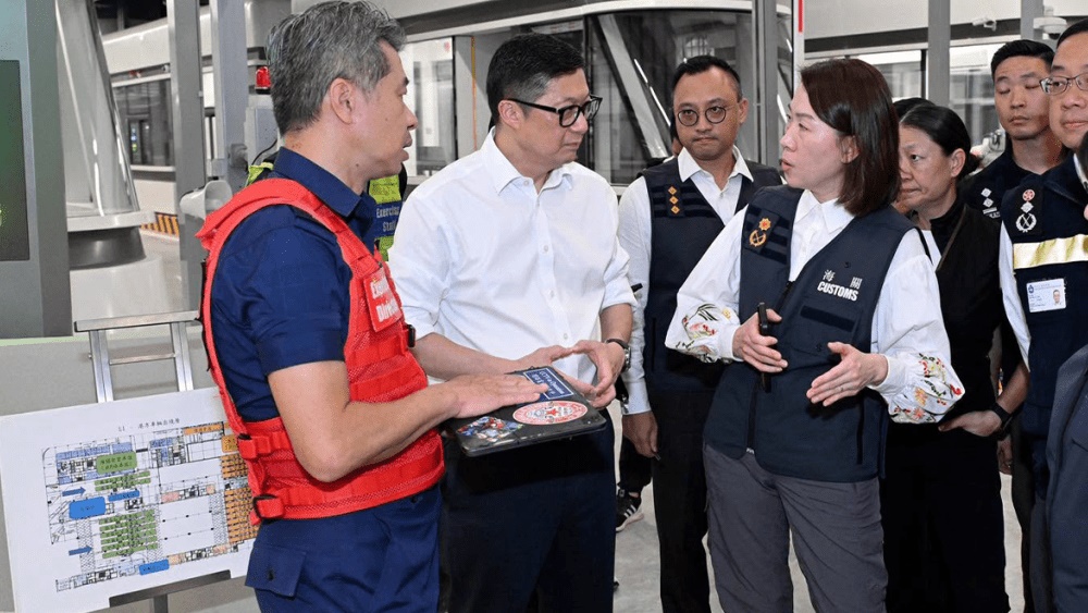 新皇崗口岸港方口岸區完成兩次大型測試 鄧炳強:整體暢順 將優化指示牌及交匯處管理