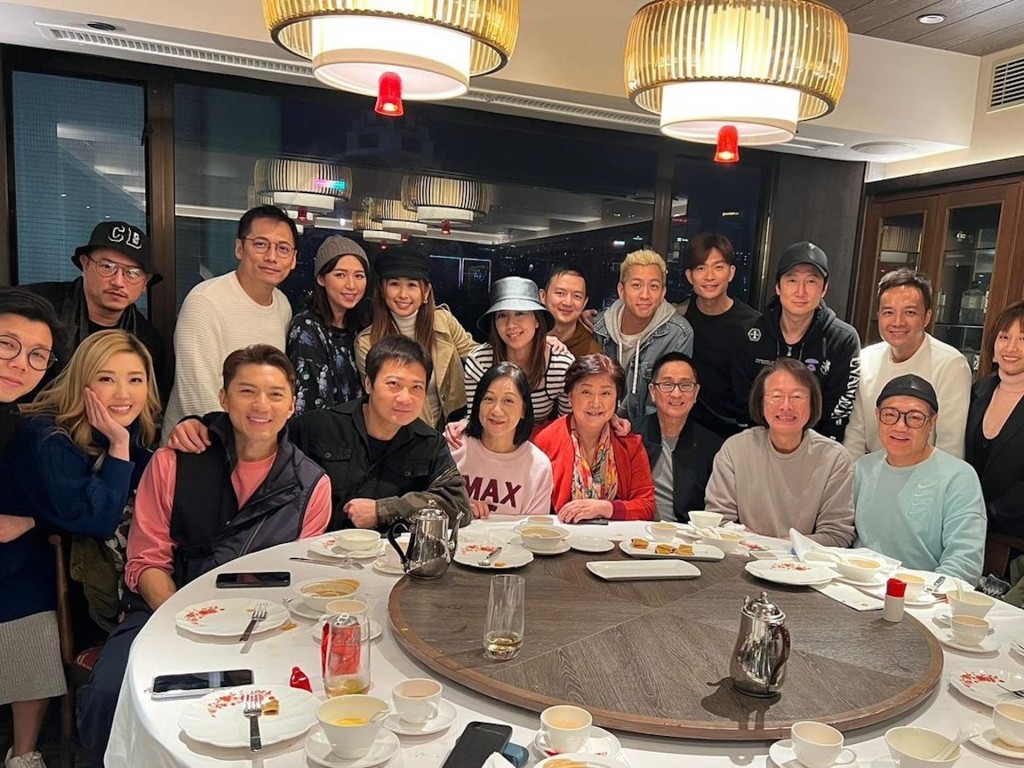 TVB監製潘嘉德曾與《拆局專家》台前幕後聚餐，久未露面的陳鍵鋒亦有出席。
