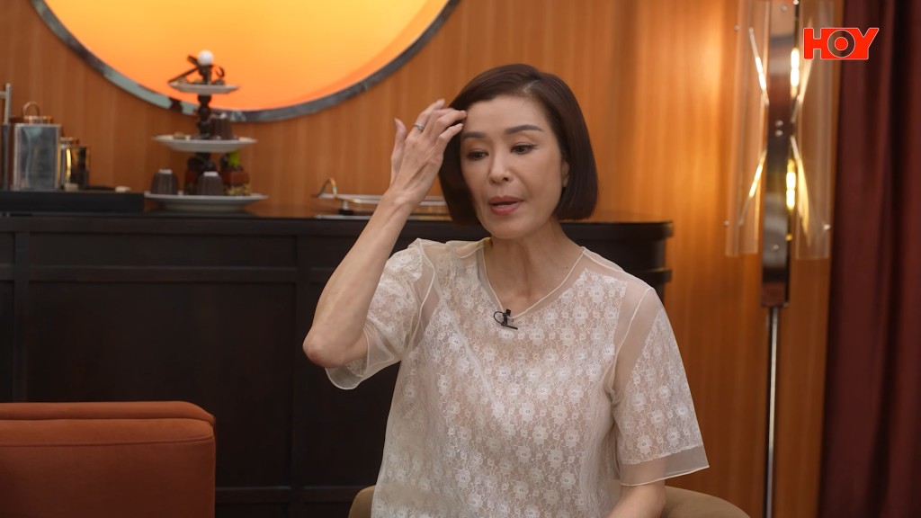 伍詠薇指，楊思琦當年因難忍欺凌在片場大哭，躲到化妝間後獲監製關心。