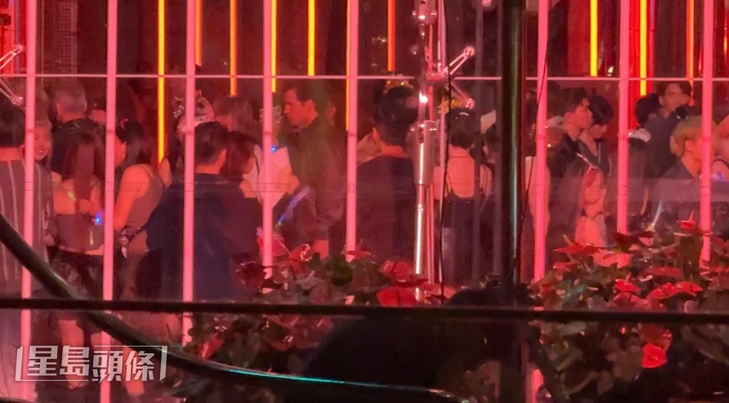 劇組在中環中心外搭建了一個室內Disco場景。