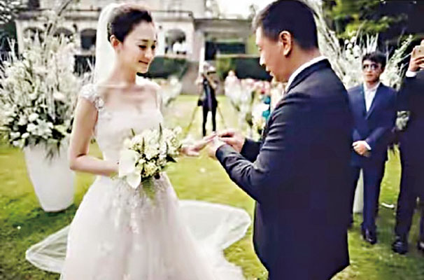李小冉2014年與製片人徐佳寧登記結婚。網上圖片