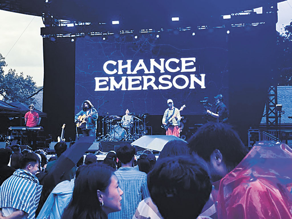 Chance Emerson第一次在美國的演唱會上說中文。