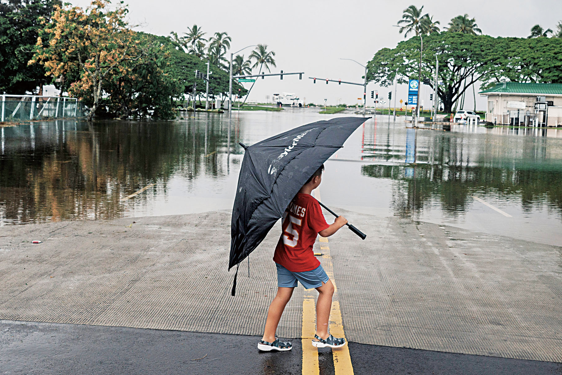 夏威夷大島Hilo地區洪水淹沒道路。Stephen Lam/三藩市紀事報/美聯社