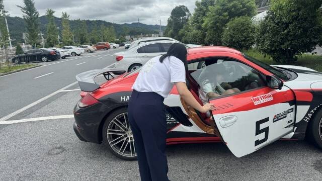 貴州少女搭順風車被遺留車內 服務區人員迅速救援