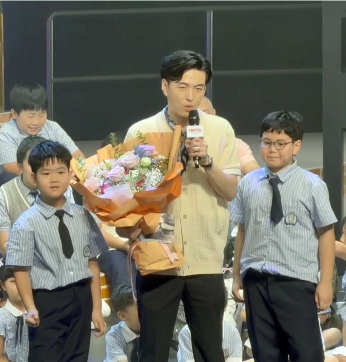 魏嘉信感謝大會給予機會，讓他能與兩位兒子同台演出。