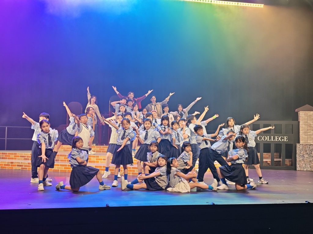 這次音樂劇共有近200位小朋友參與演出。