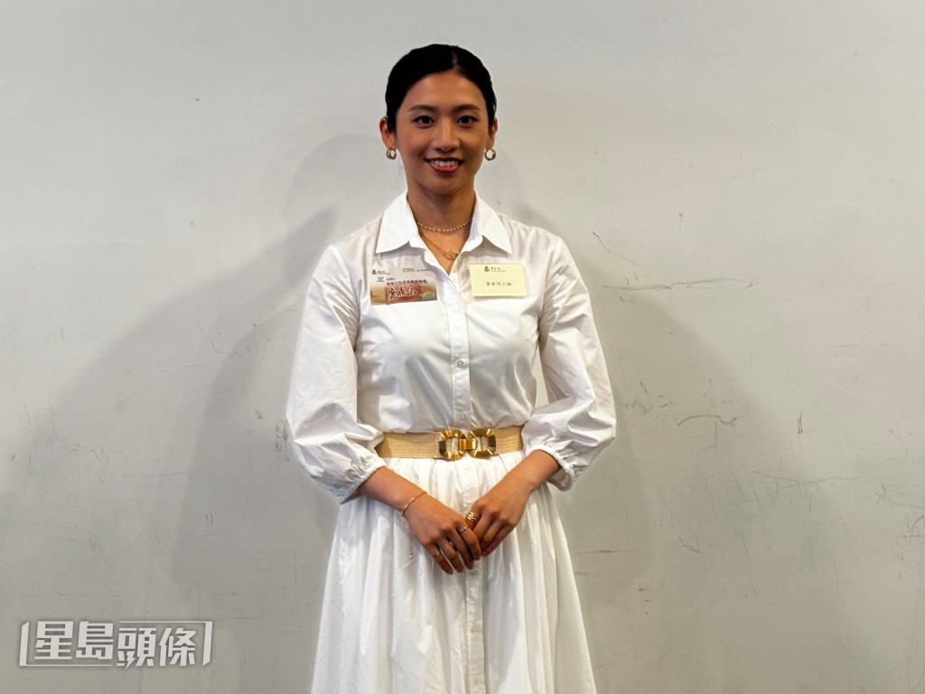 梁非同於劇中擔綱演出雙兒一角。