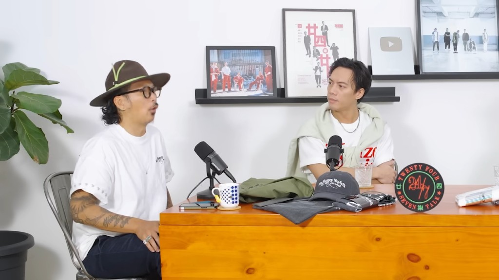張文傑(右)的契媽是資深演員楊盼盼。