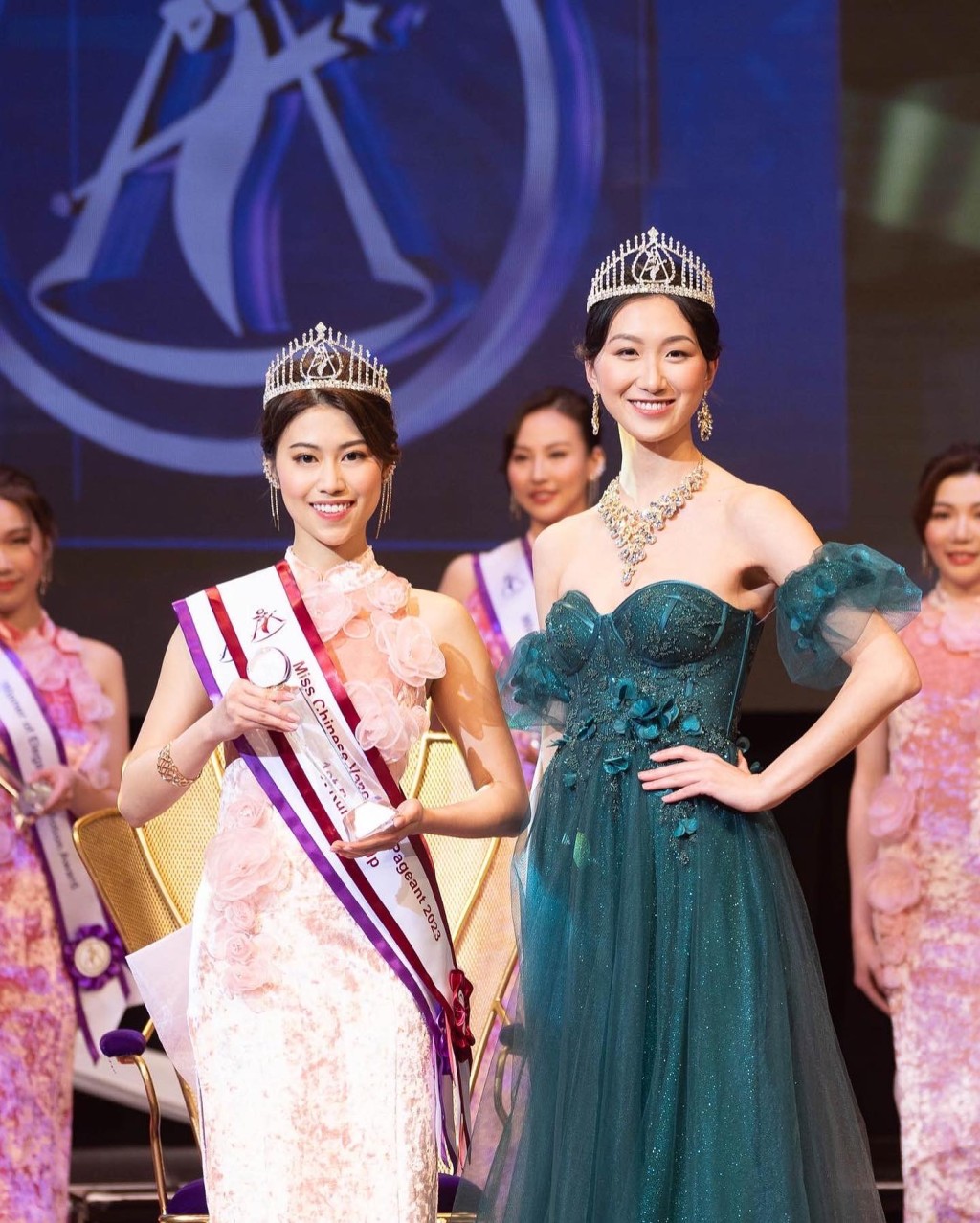 其後張安妮宣布退賽，只剩鍾翠詩繼續參選港姐。