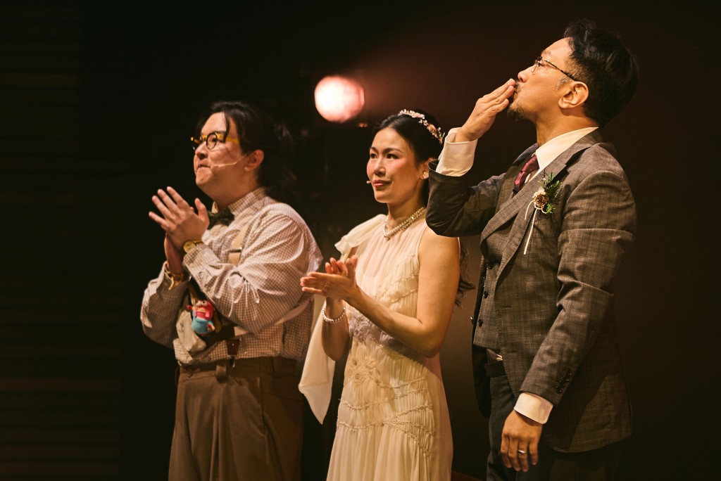 何嘉莉、肥腸、朱栢謙在台上同框演出。