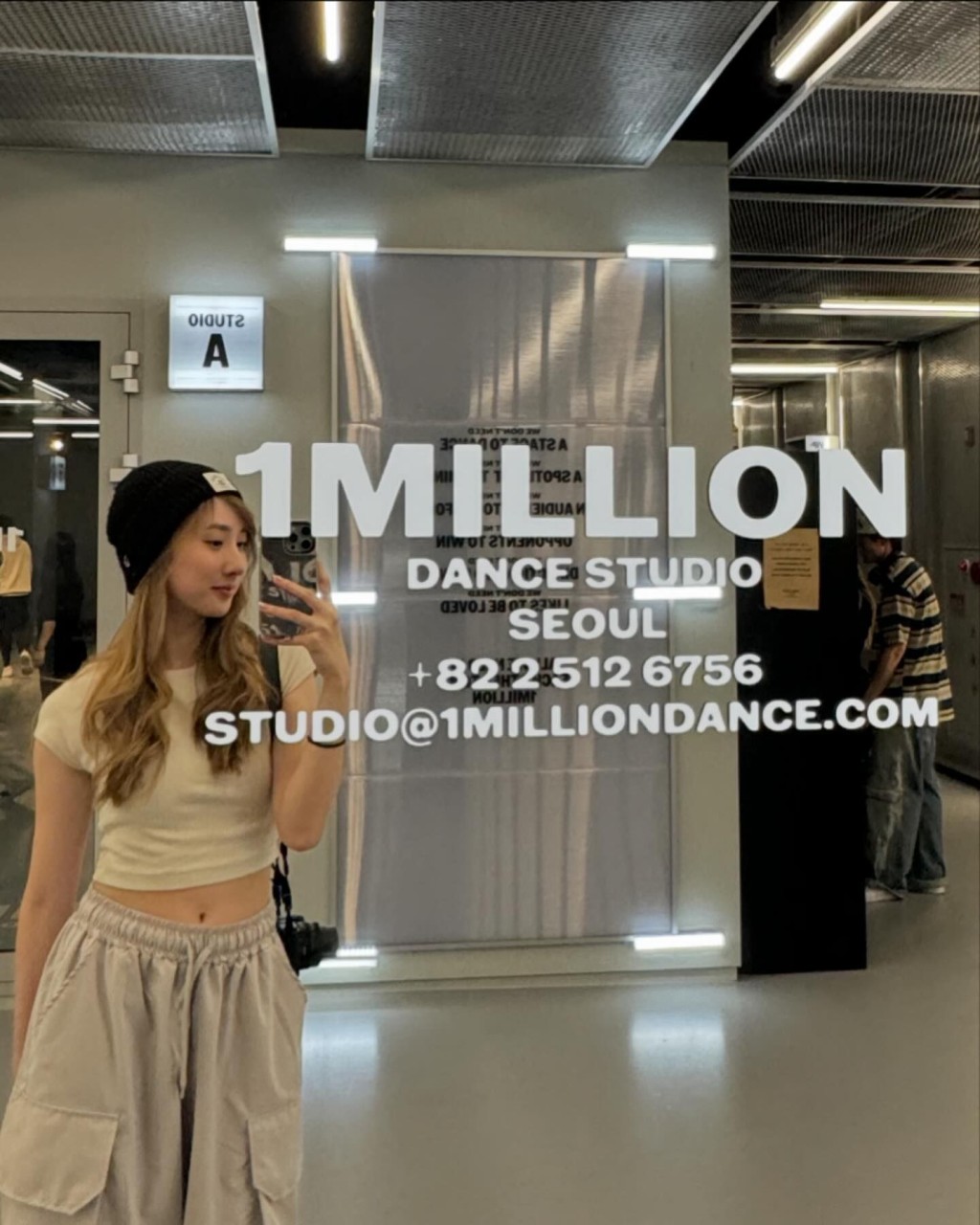 鍾柔美考完DSE後，曾到韓國著名的舞蹈中心1MILLION Dance Studio朝聖。
