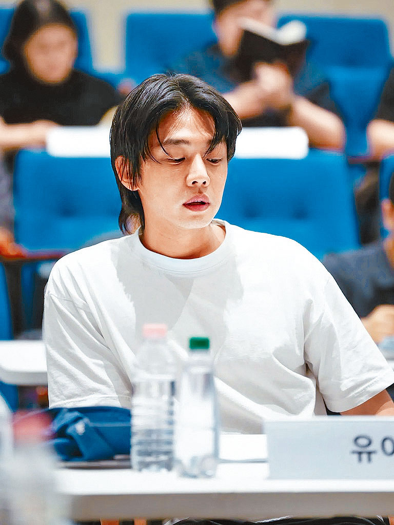 涉毒的劉亞仁正式復出，加盟主演新片《Vampire》。
