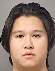 25歲的周士達（Darren Shida Zhou，音譯)承認3項重罪，法官暫緩宣判定罪，先判處其8年緩刑。 棕櫚灘縣警察局檔案照