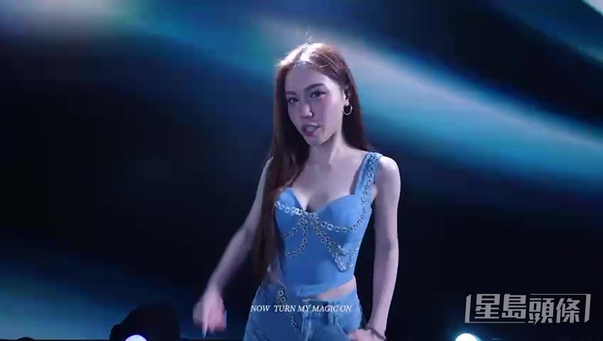 宋宛穎(Sabrina)的服裝造型同樣搶眼。