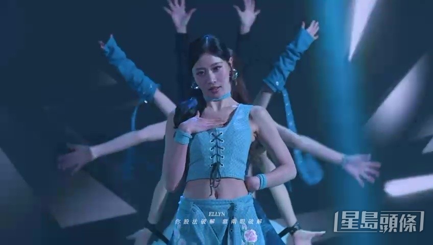 MV中出現如千手觀音般的隊形畫面。