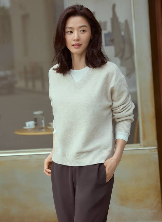 全智賢最新一輯服裝品牌廣告。