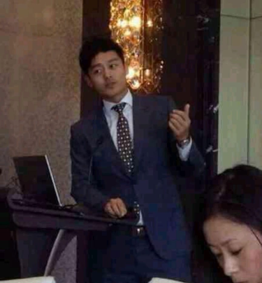 全智賢丈夫崔俊赫出身顯赫,是韓服設計師李英熙外孫及時裝設計師李貞宇之子。