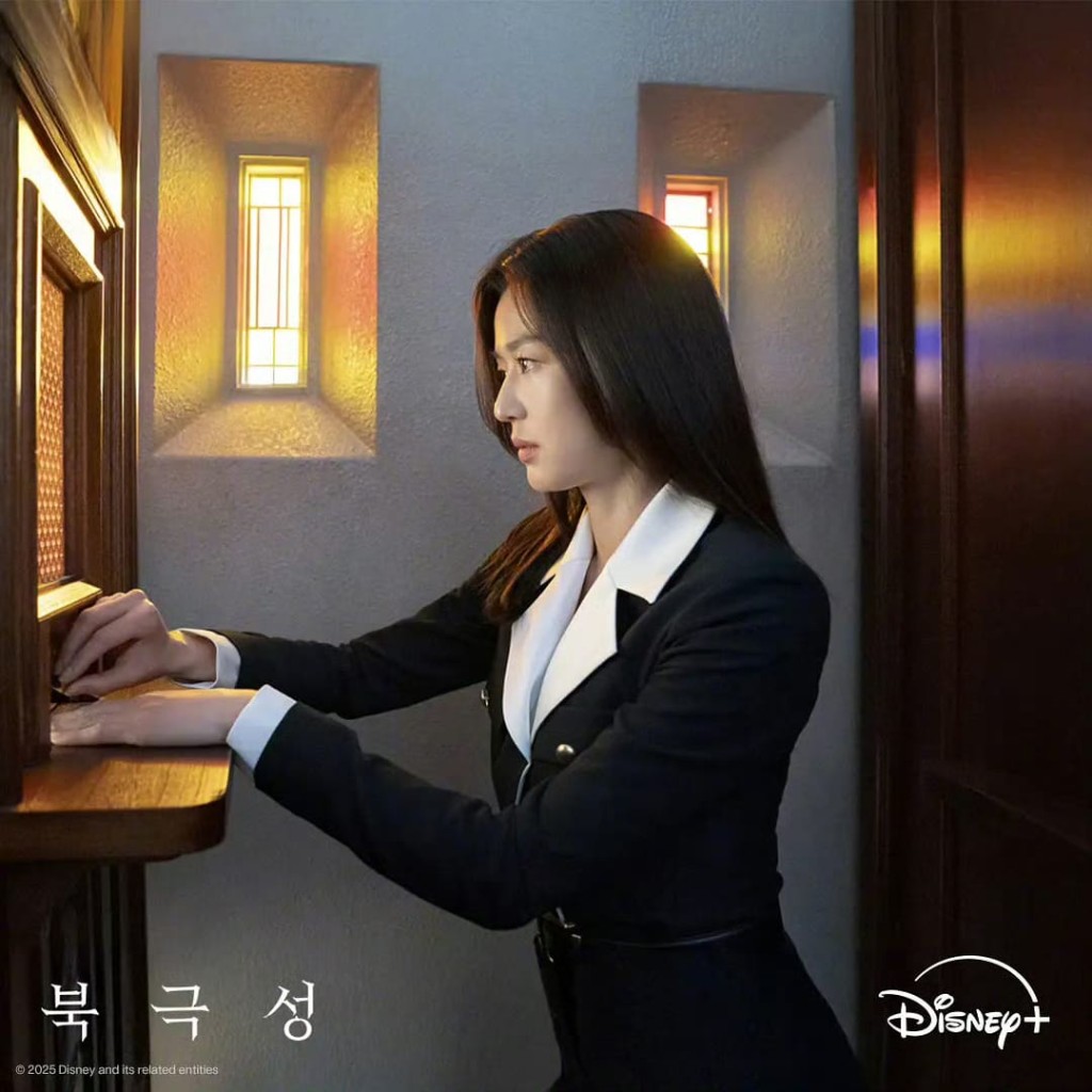 婚後全智賢人氣不減,去年與姜棟元合作的《暴風圈》在Disney+上架。