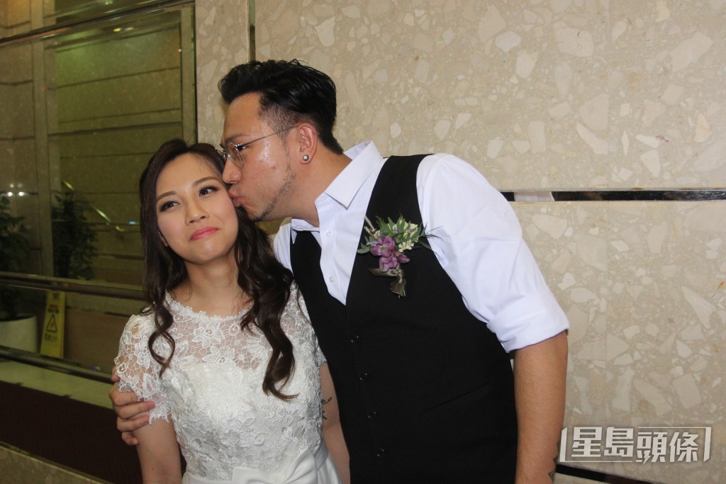 張致恒與粉絲雯雯於2019年9月簽紙結婚。