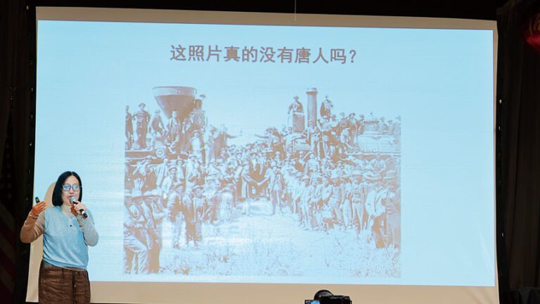 知名僑史專家譚金花教授在勝利堂主講《跨越大洋的根與情》。記者黃偉江攝