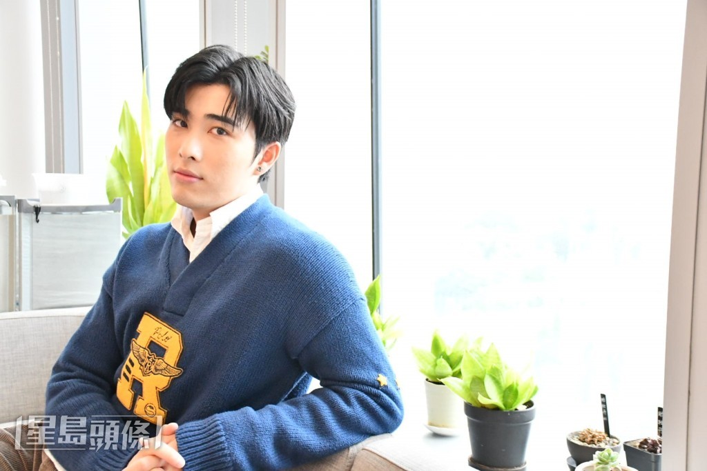Phoebus外形出眾,是位標準的型男。