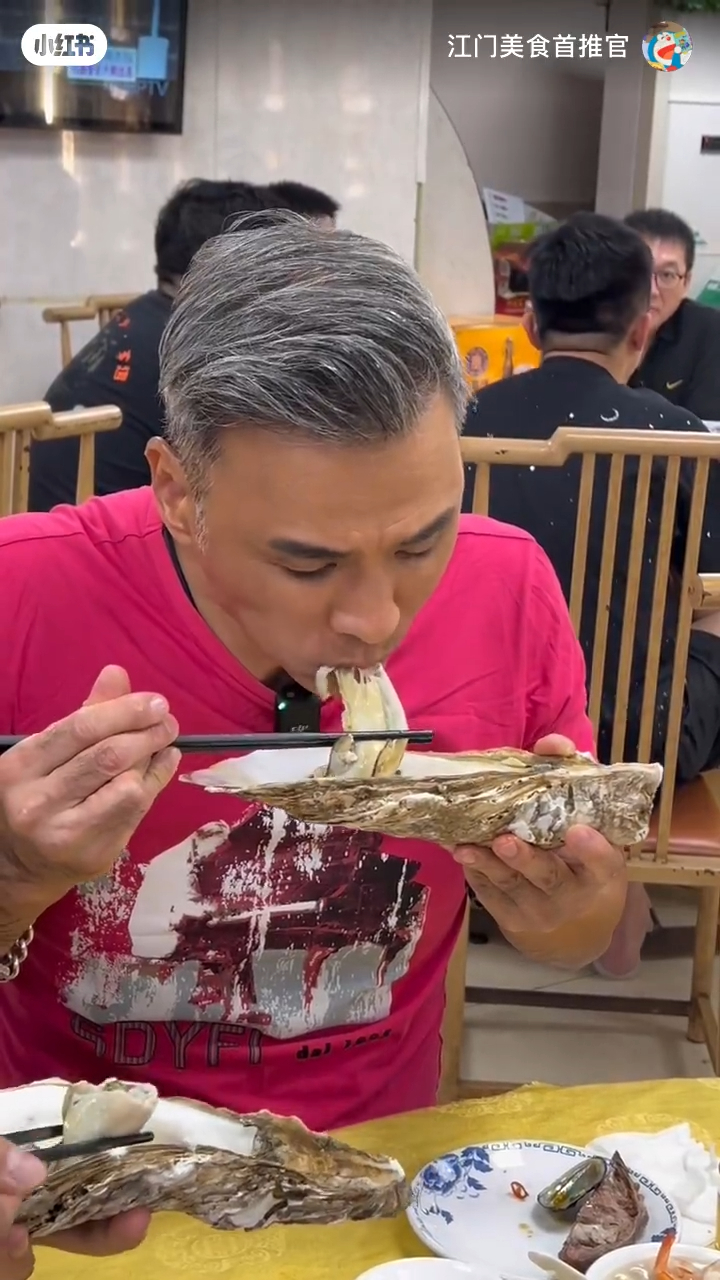 藝人林偉亦是座上客，一同用餐。